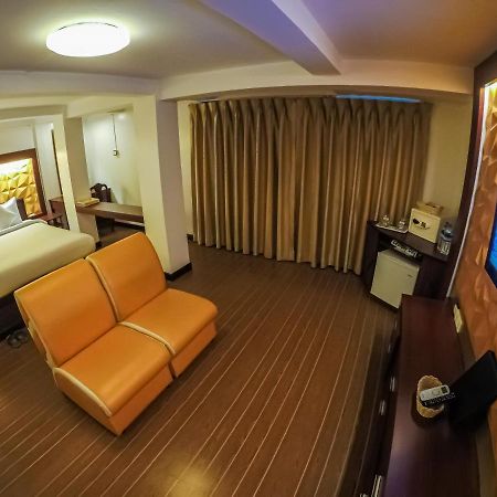 Clover Hotel Yangon Extérieur photo