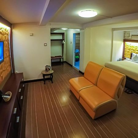 Clover Hotel Yangon Extérieur photo