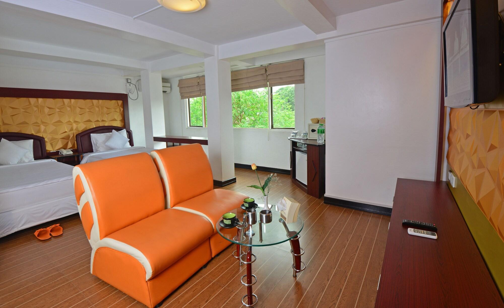 Clover Hotel Yangon Extérieur photo