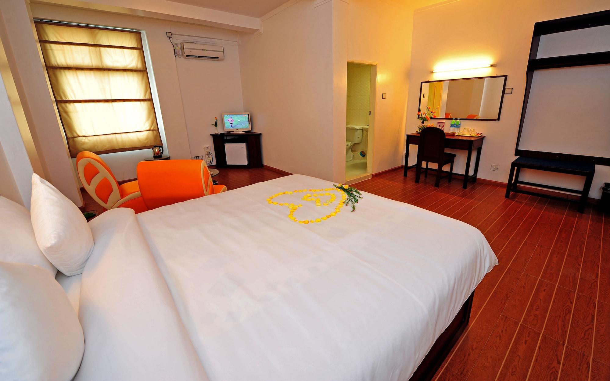 Clover Hotel Yangon Extérieur photo