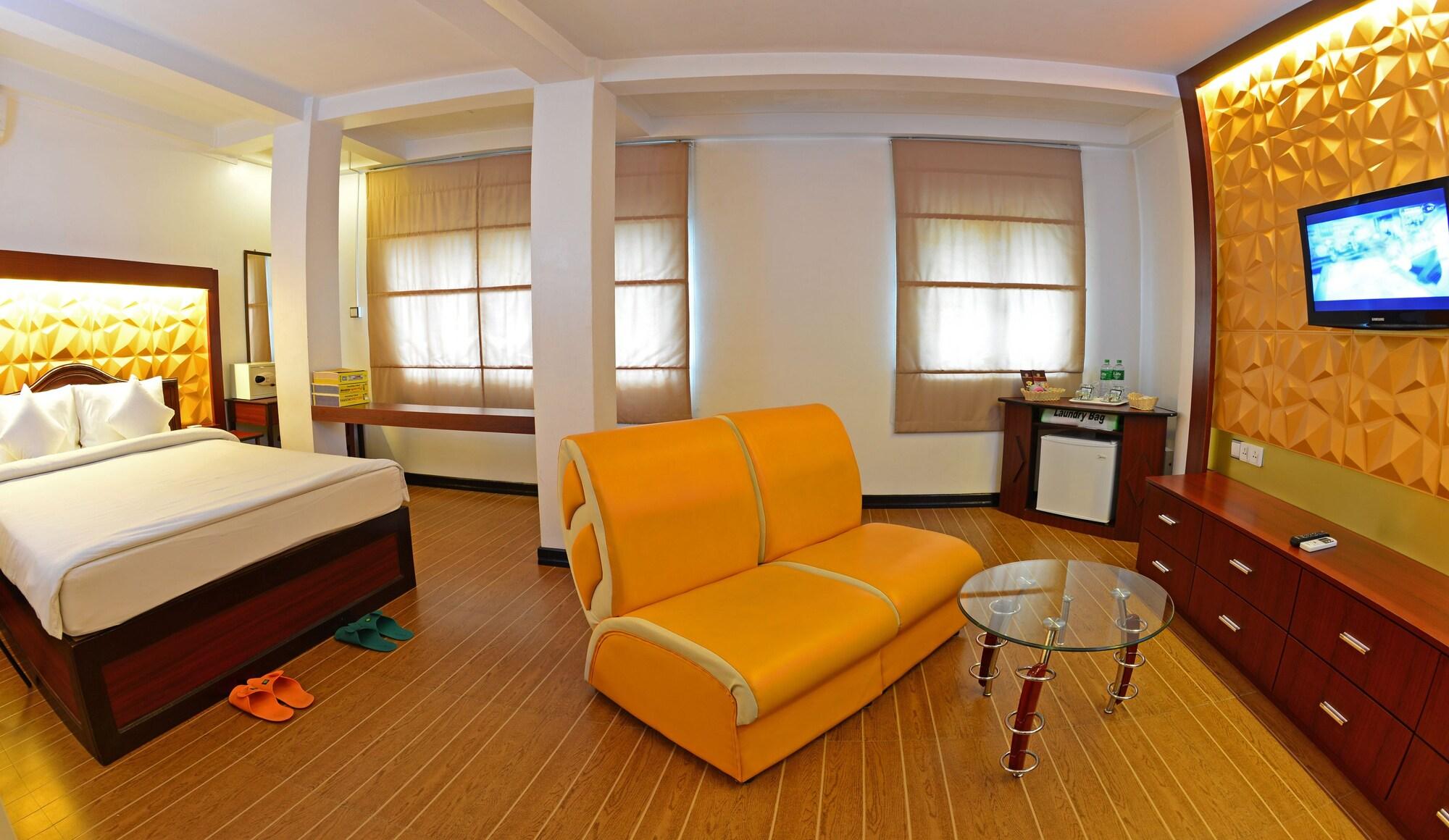 Clover Hotel Yangon Extérieur photo