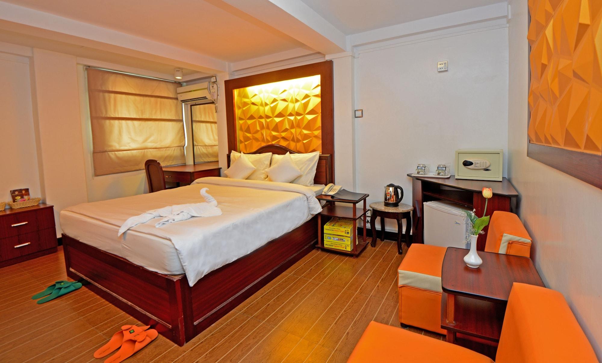 Clover Hotel Yangon Extérieur photo