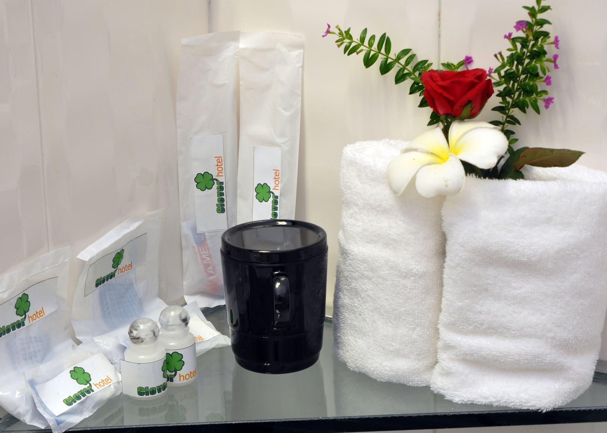 Clover Hotel Yangon Extérieur photo