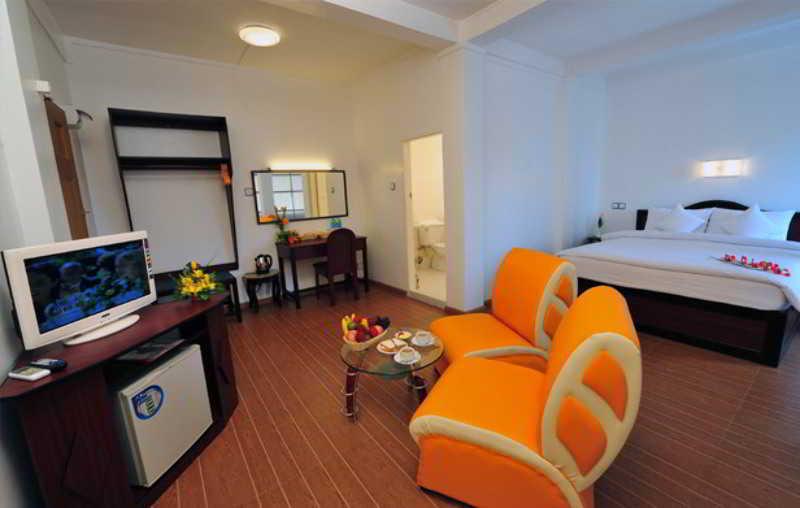 Clover Hotel Yangon Extérieur photo