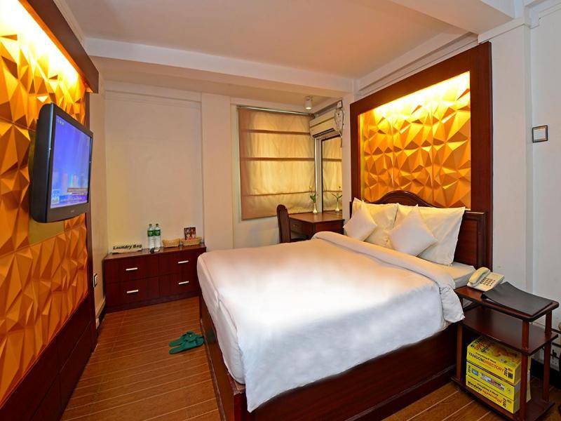 Clover Hotel Yangon Extérieur photo