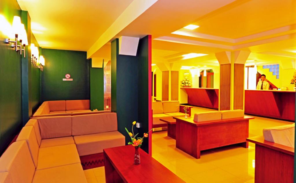 Clover Hotel Yangon Extérieur photo
