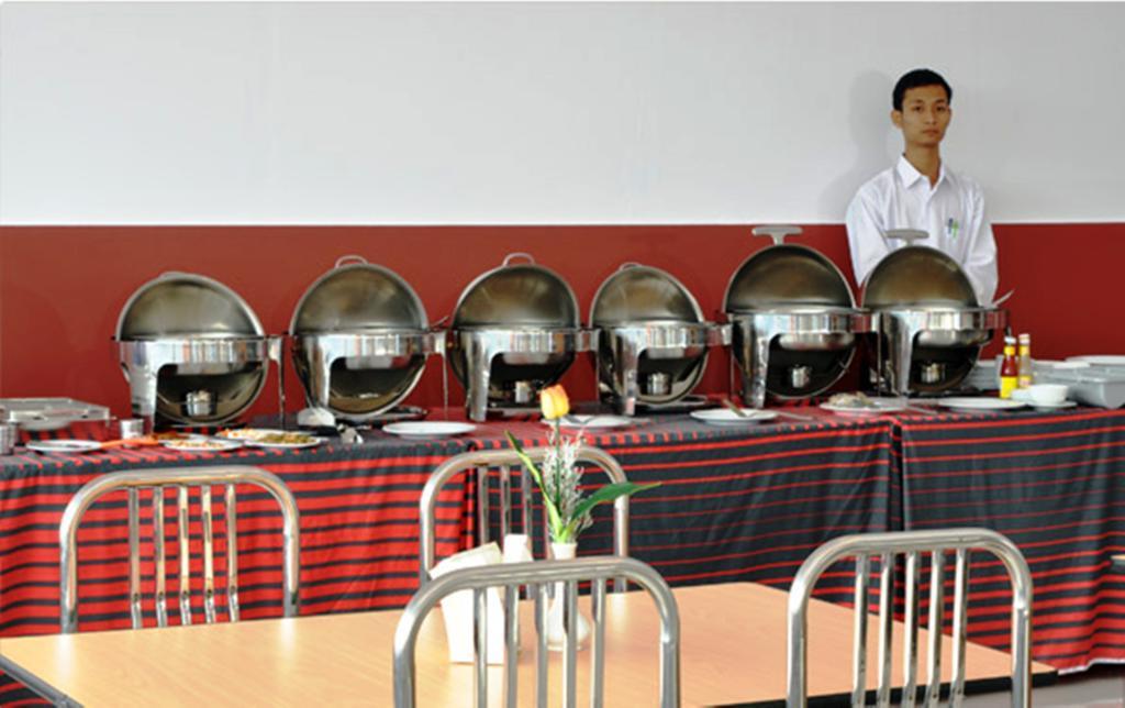 Clover Hotel Yangon Extérieur photo