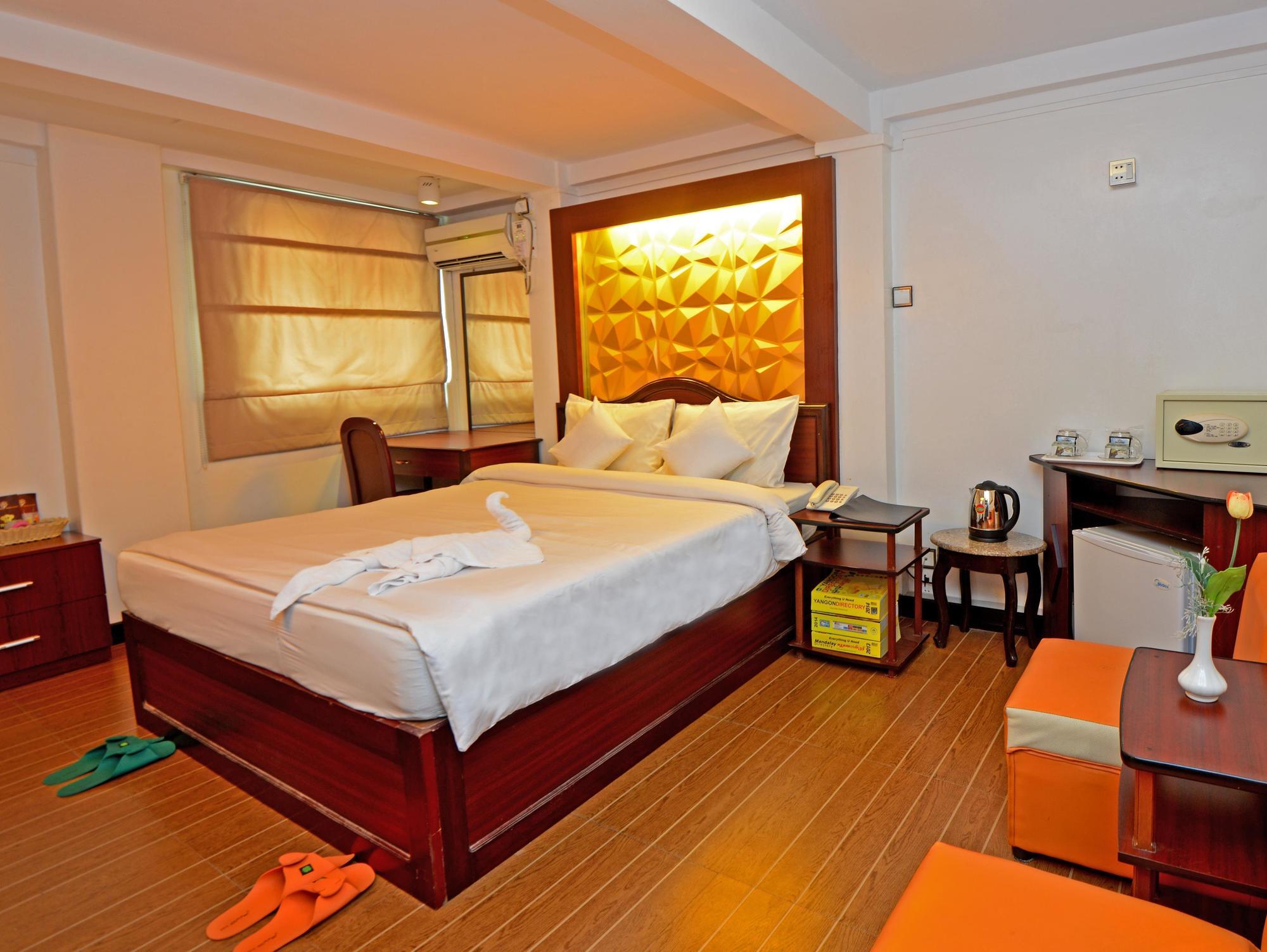 Clover Hotel Yangon Extérieur photo
