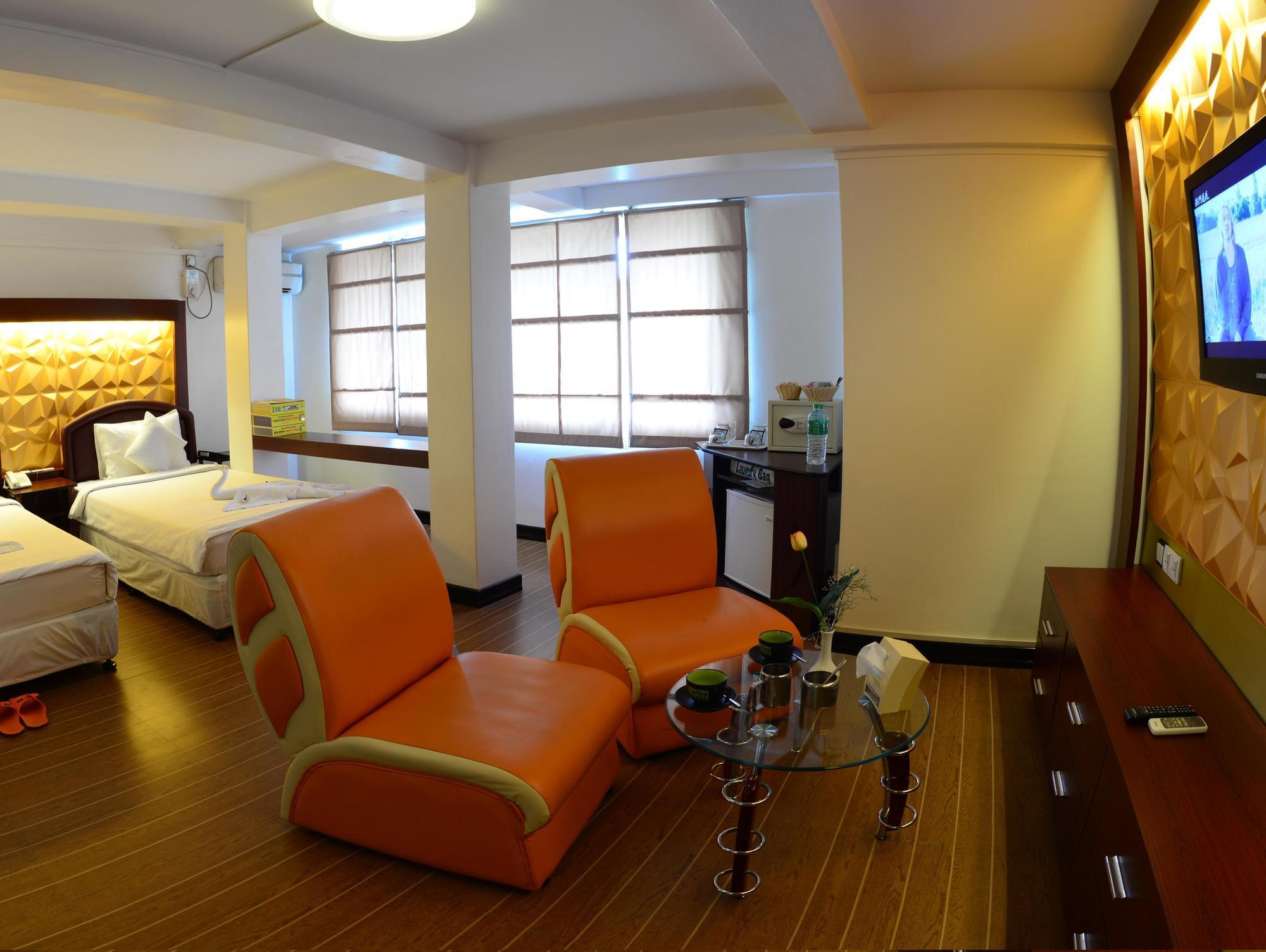 Clover Hotel Yangon Extérieur photo