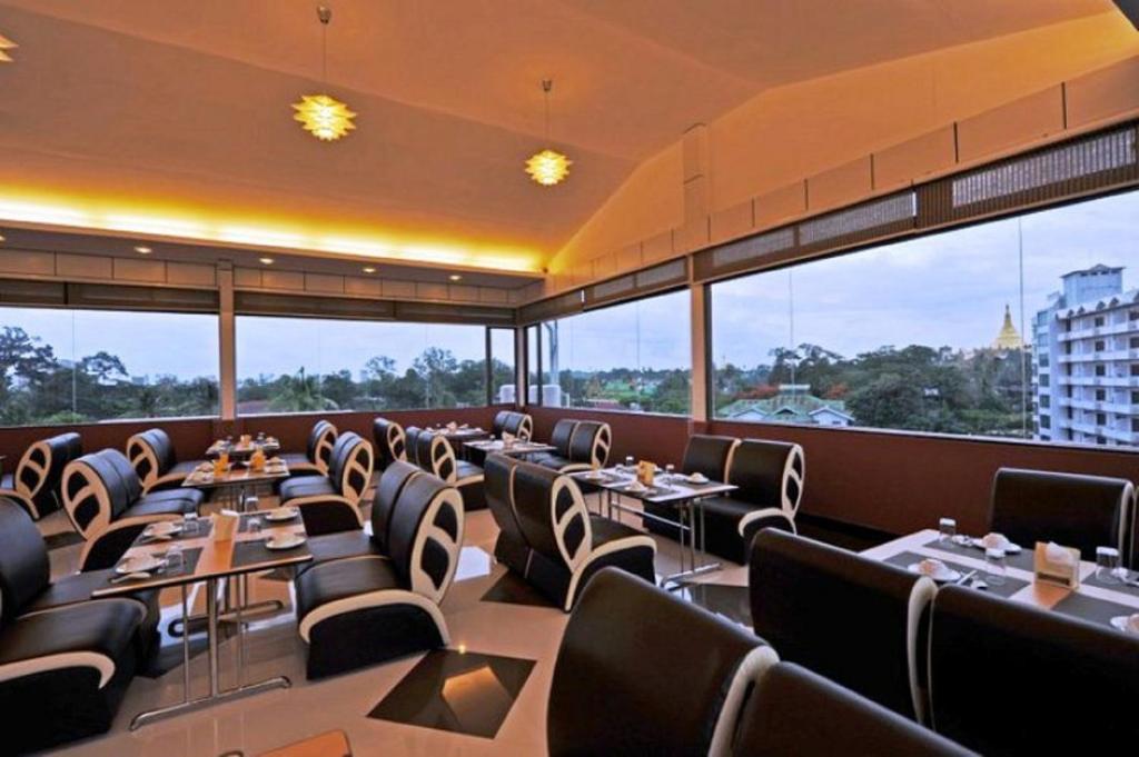 Clover Hotel Yangon Extérieur photo
