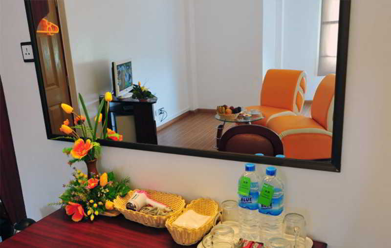 Clover Hotel Yangon Extérieur photo