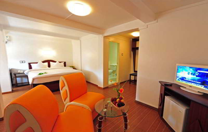 Clover Hotel Yangon Extérieur photo
