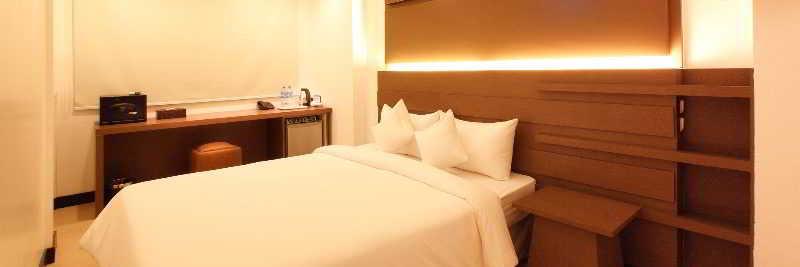Clover Hotel Yangon Extérieur photo