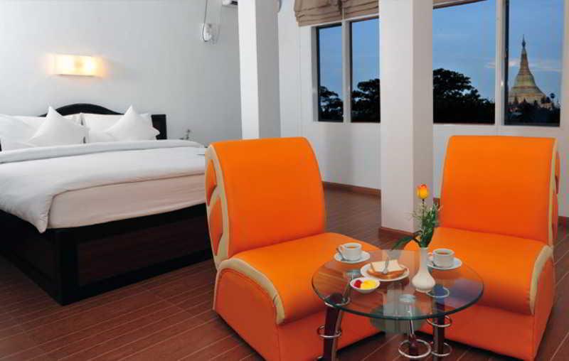 Clover Hotel Yangon Extérieur photo