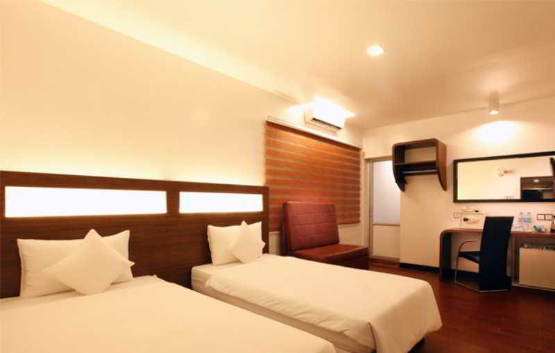 Clover Hotel Yangon Extérieur photo