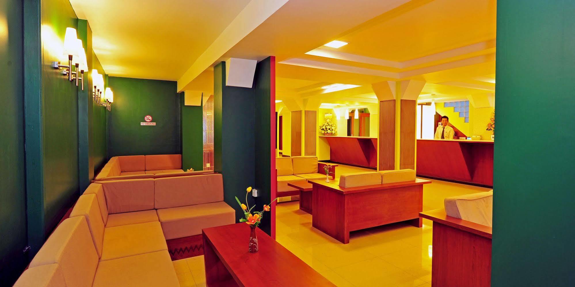 Clover Hotel Yangon Extérieur photo