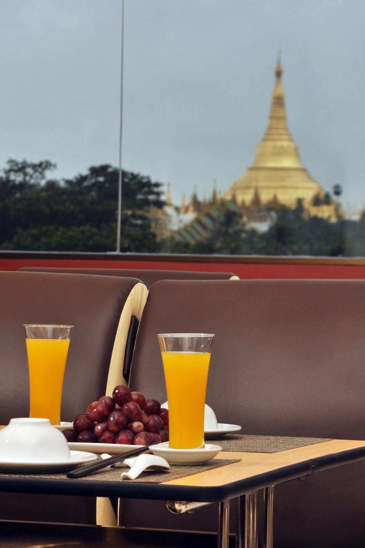 Clover Hotel Yangon Extérieur photo