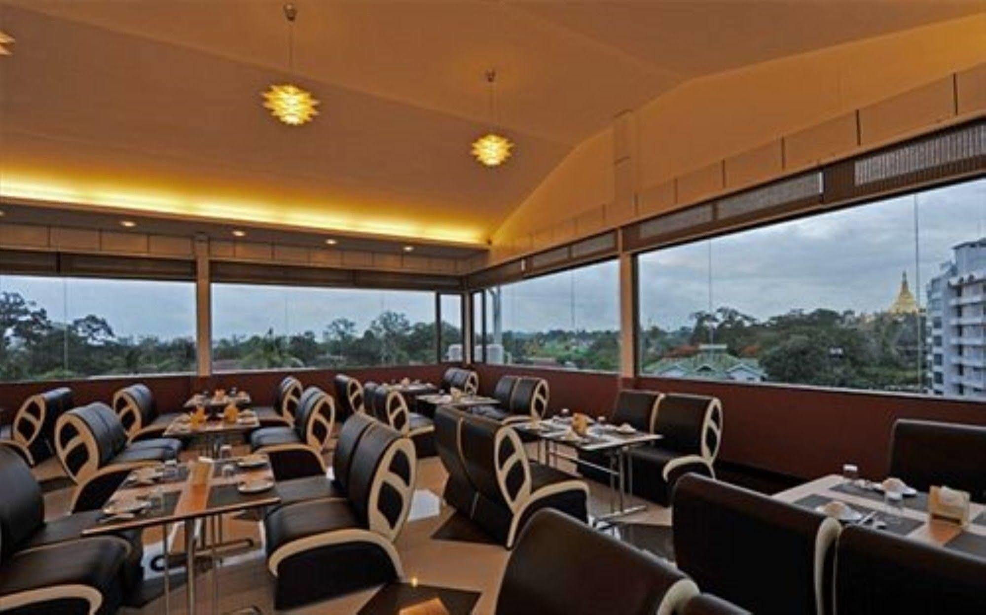 Clover Hotel Yangon Extérieur photo