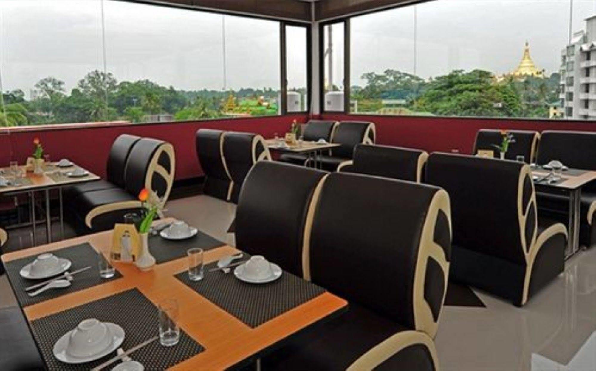 Clover Hotel Yangon Extérieur photo