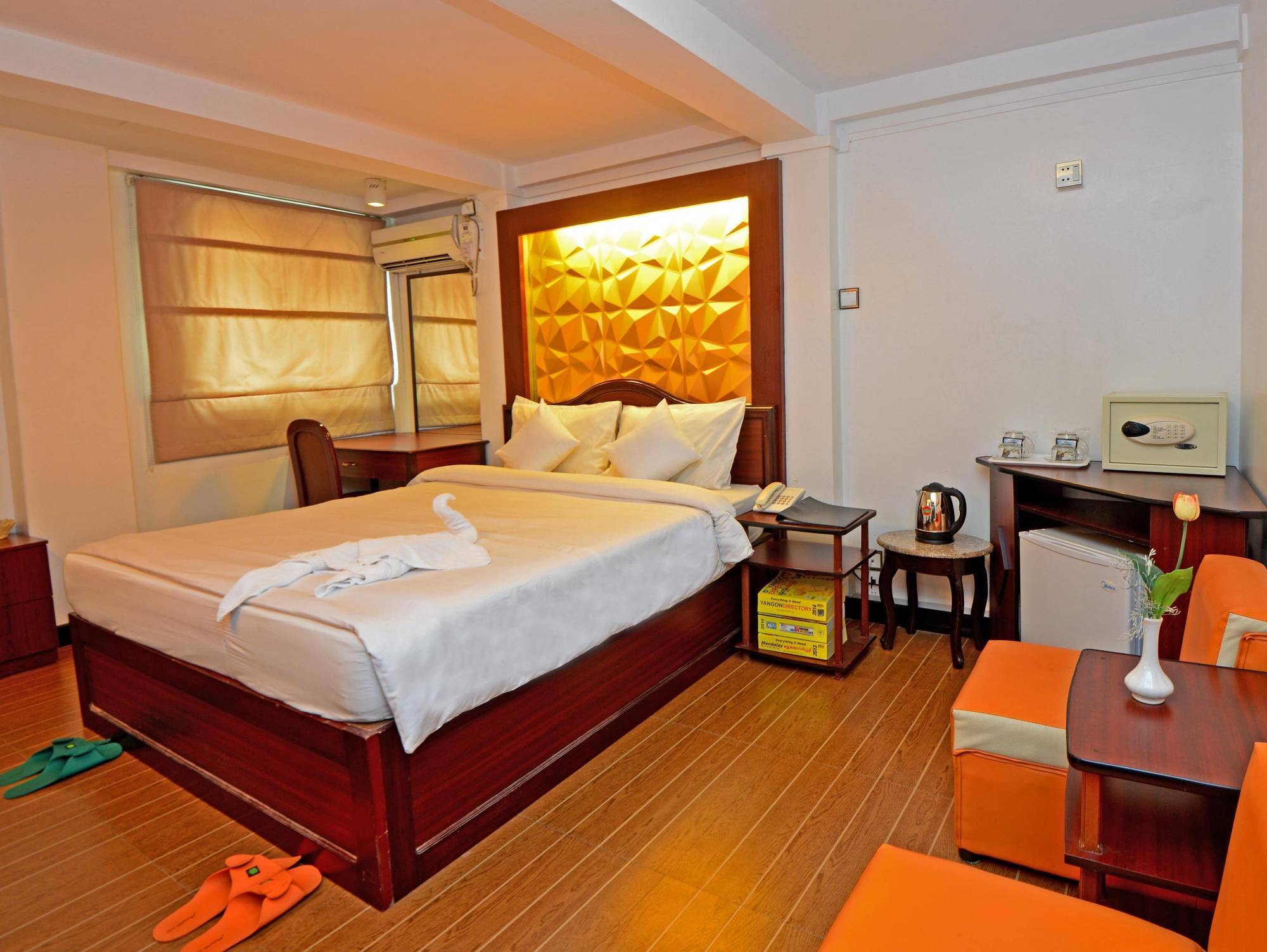 Clover Hotel Yangon Extérieur photo