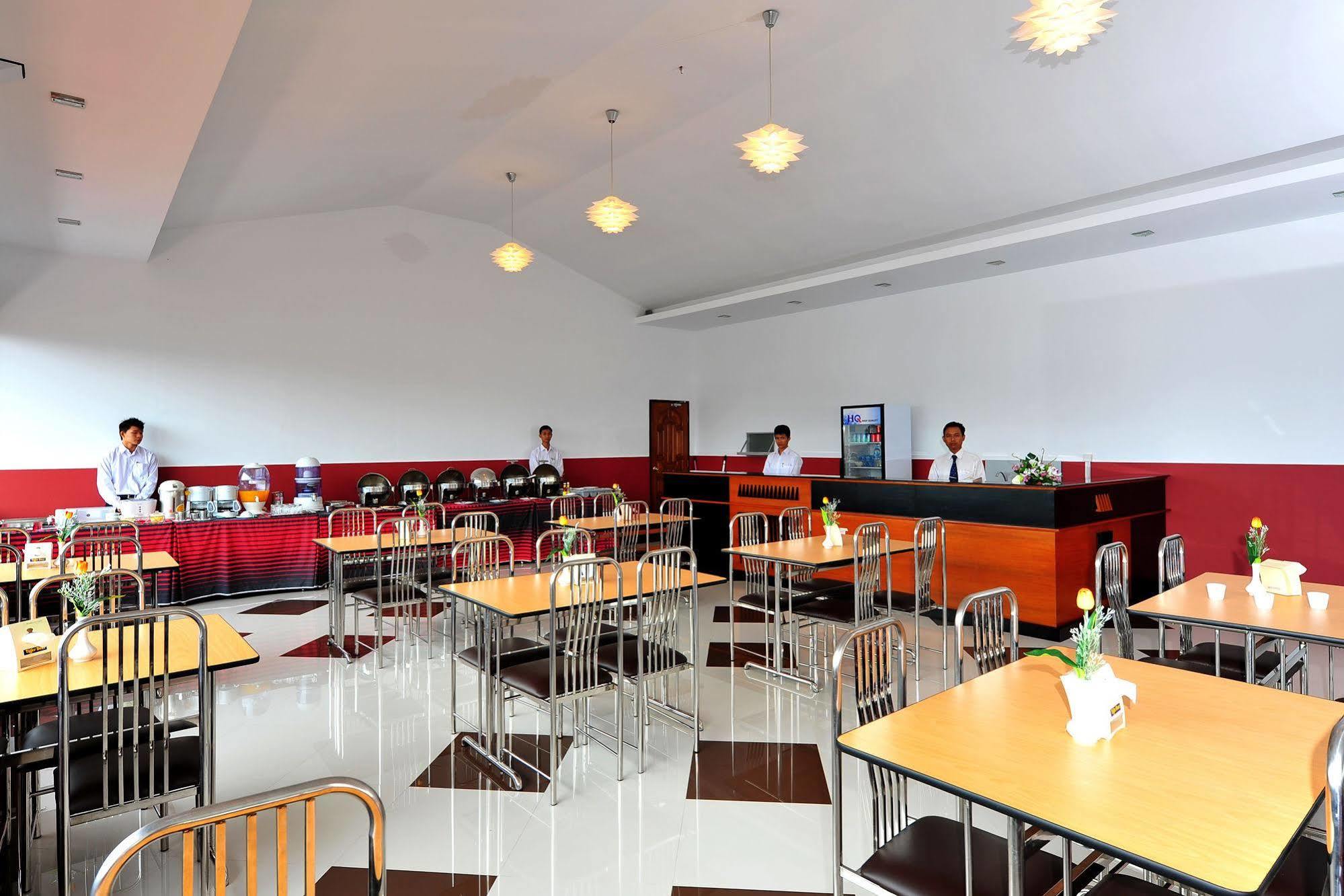 Clover Hotel Yangon Extérieur photo