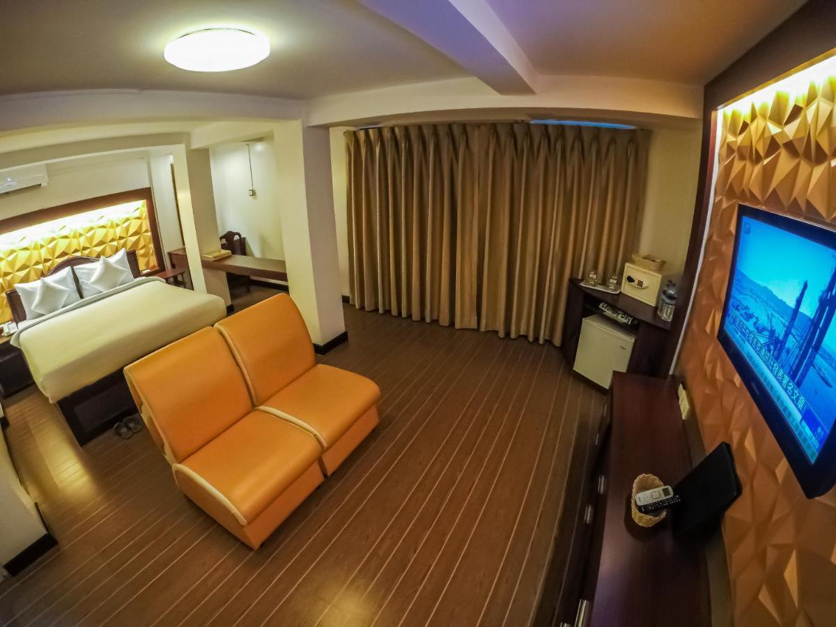 Clover Hotel Yangon Extérieur photo