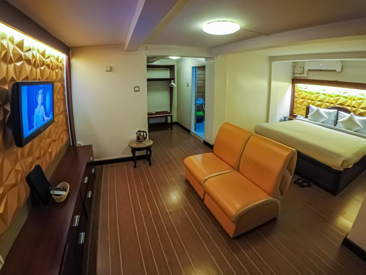 Clover Hotel Yangon Extérieur photo