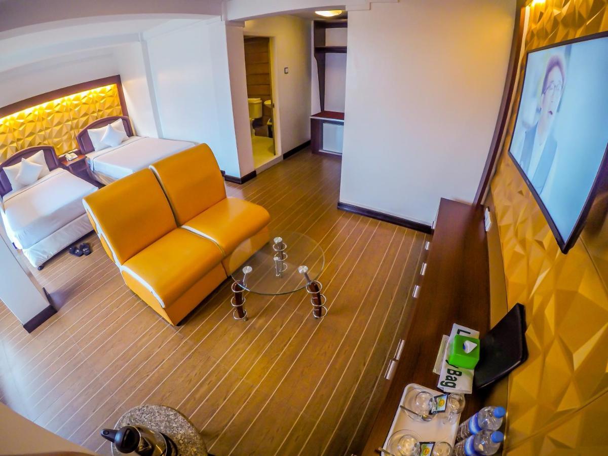 Clover Hotel Yangon Extérieur photo