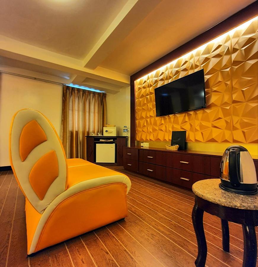 Clover Hotel Yangon Extérieur photo